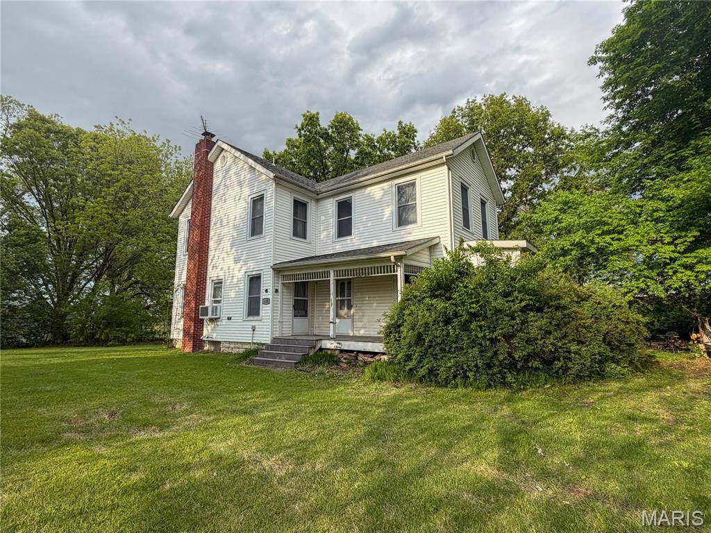 115 Rose LN, Shipman, IL 62685