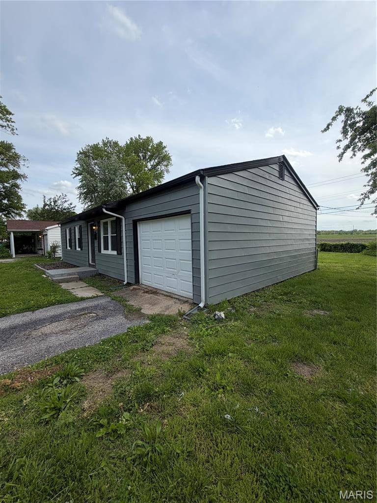 60 W Adams DR, Cahokia, IL 62206