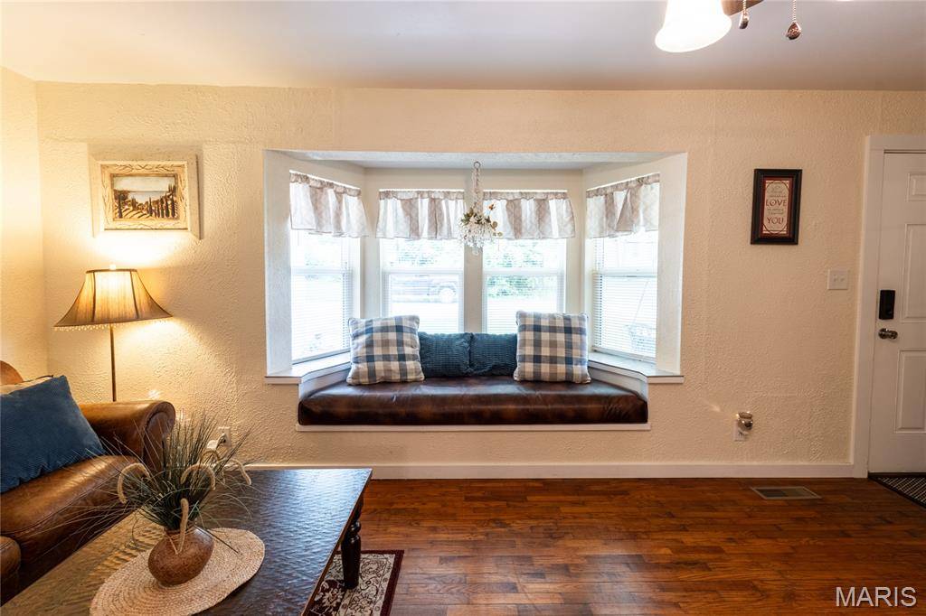 901 S Oak ST, Salem, MO 65560