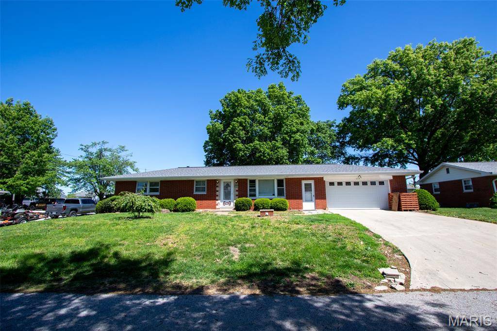 609 Willow LN, Waterloo, IL 62298