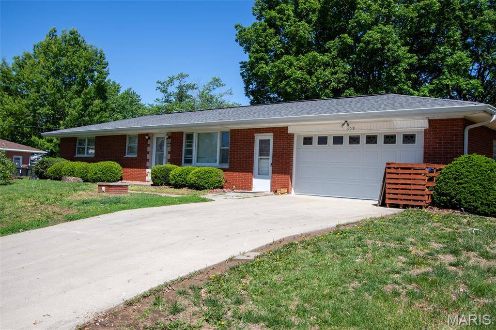 609 Willow LN, Waterloo, IL 62298