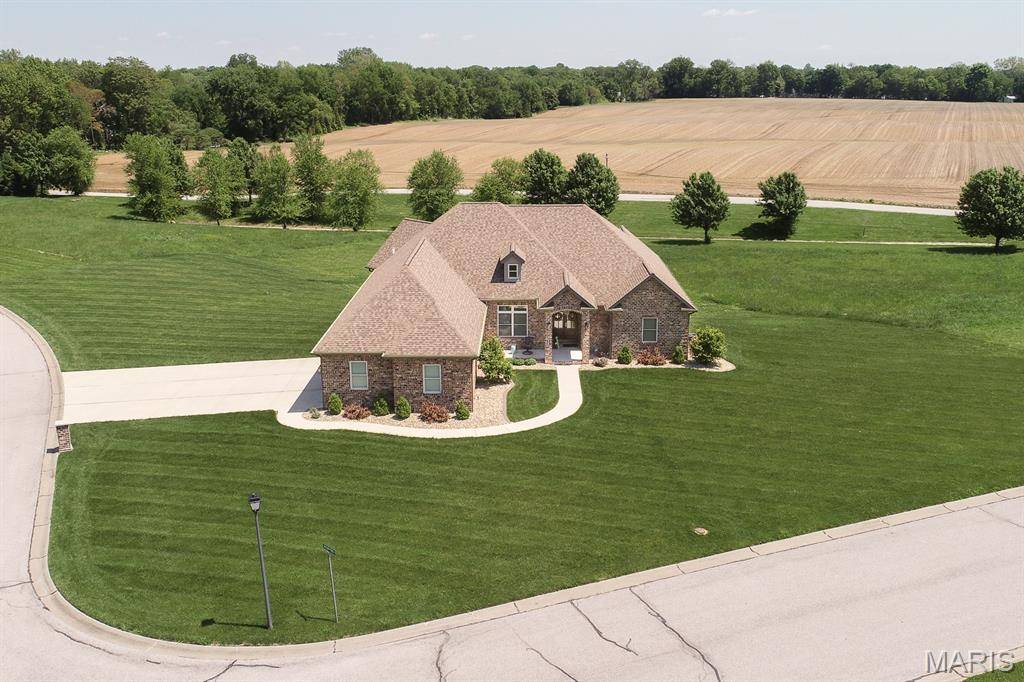 409 Willow Bend LN, O'fallon, IL 62269