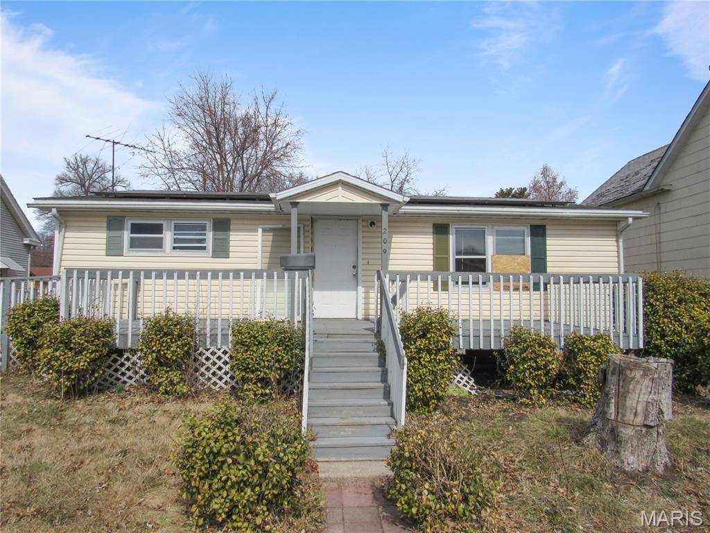 209 W 2nd South ST, Mount Olive, IL 62069