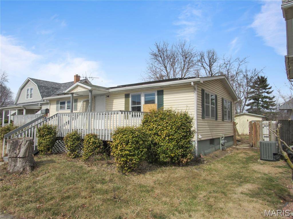 209 W 2nd South ST, Mount Olive, IL 62069