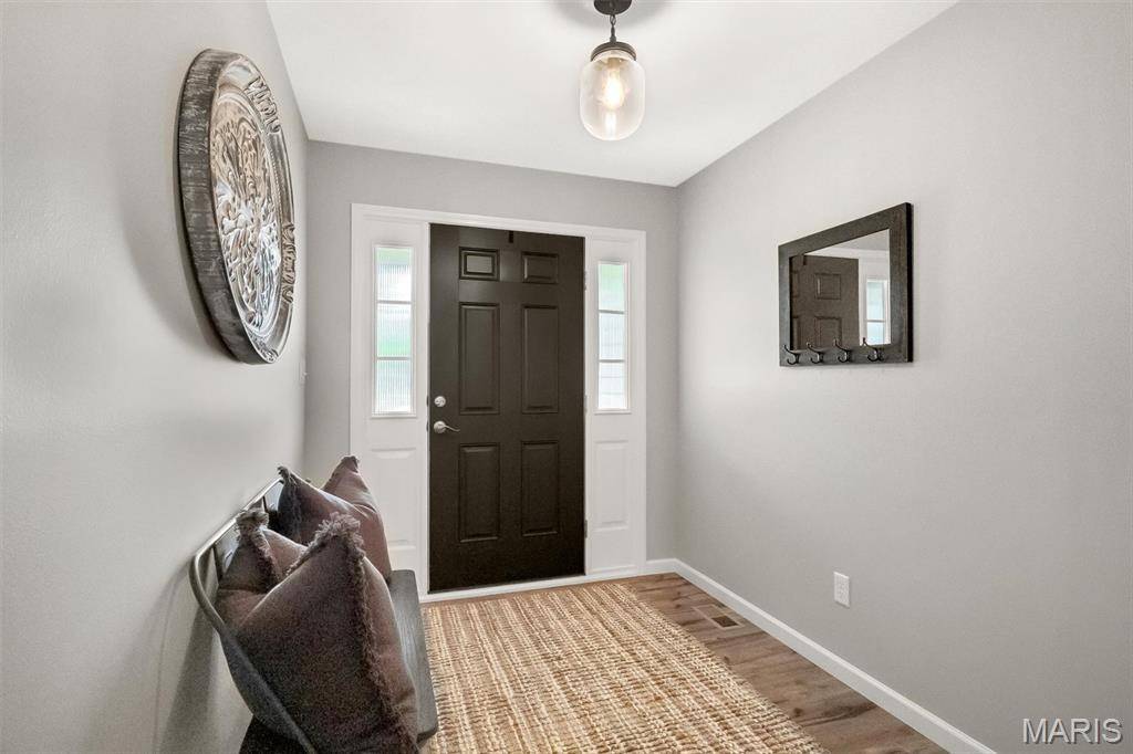 529 Winding Bluffs DR, Fenton, MO 63026