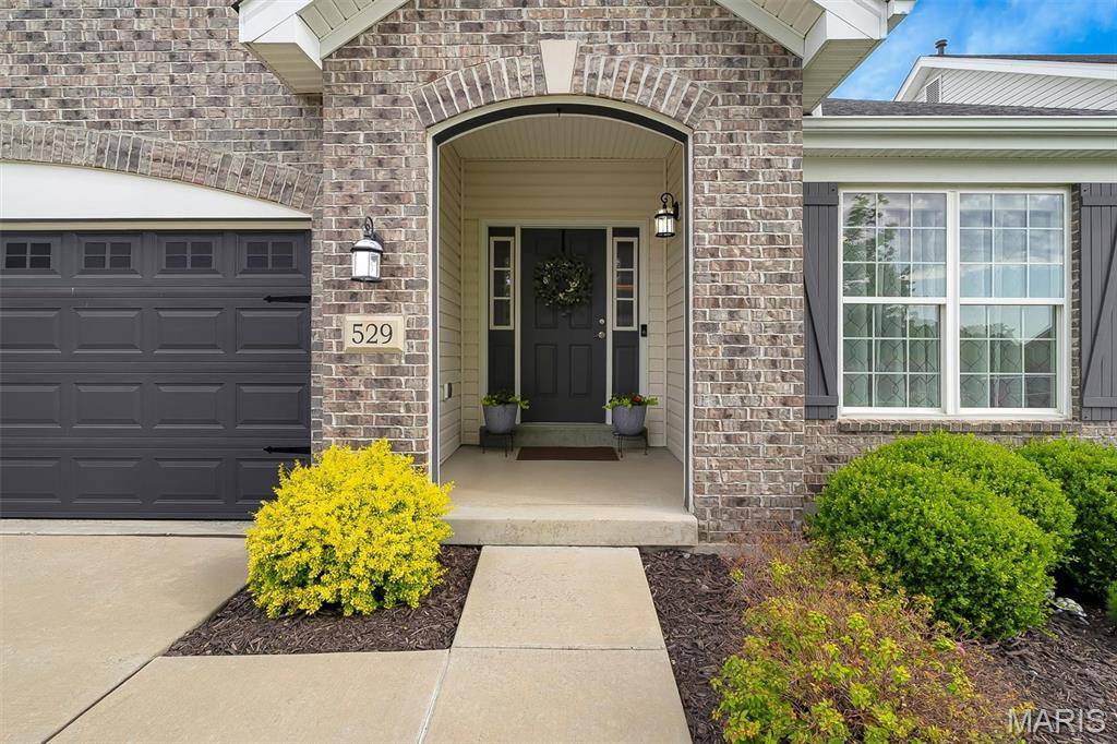 529 Winding Bluffs DR, Fenton, MO 63026