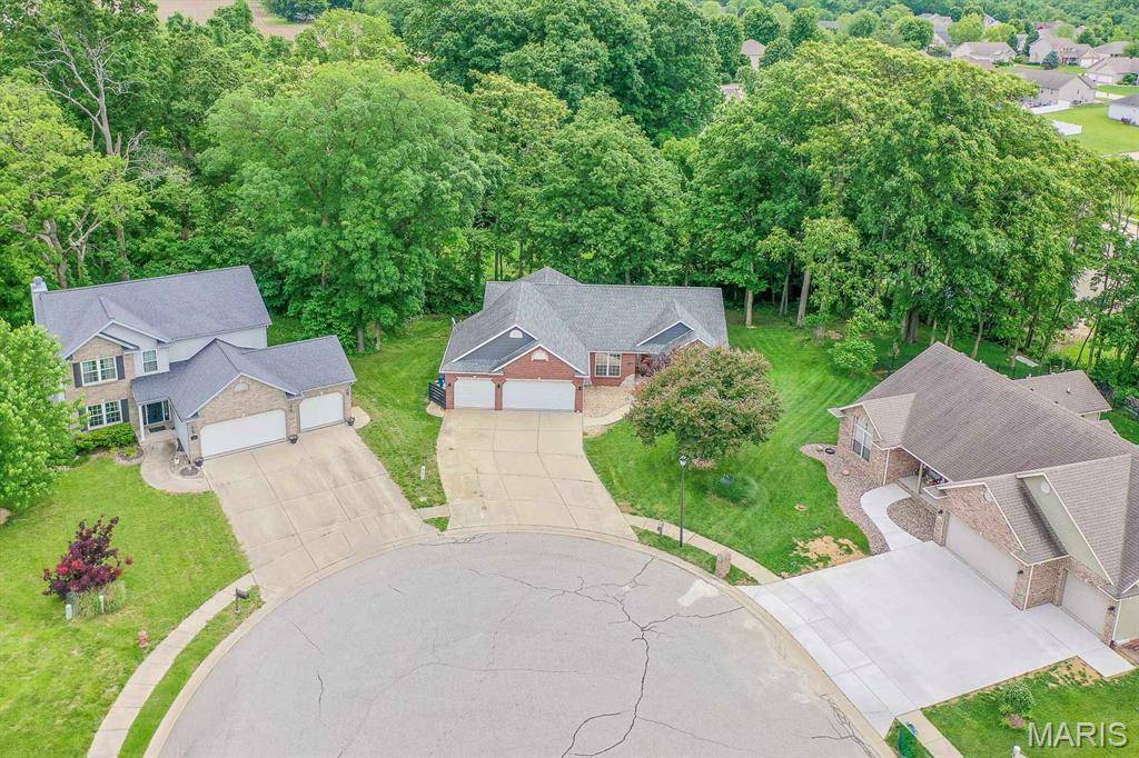 2452 Calico LN, Maryville, IL 62062