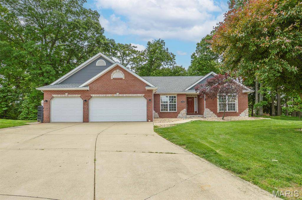2452 Calico LN, Maryville, IL 62062