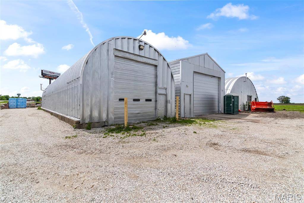 31000 W Frontage RD, Farmersville, IL 62533