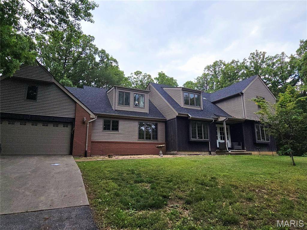 4290 Horse Creek RD, Red Bud, IL 62278