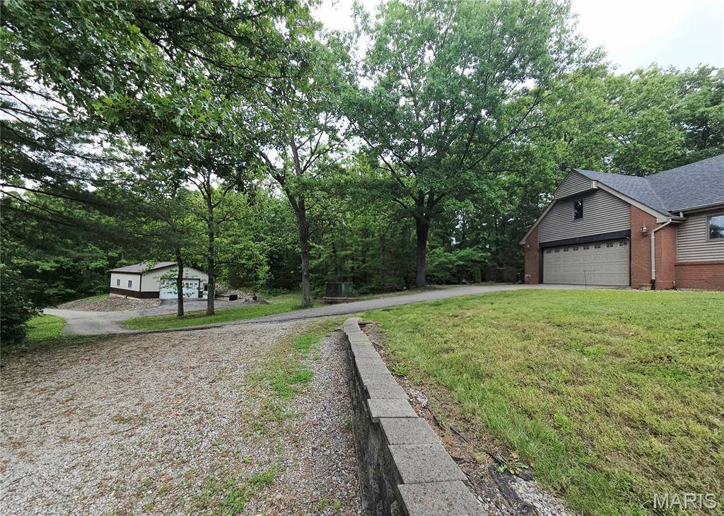 4290 Horse Creek RD, Red Bud, IL 62278