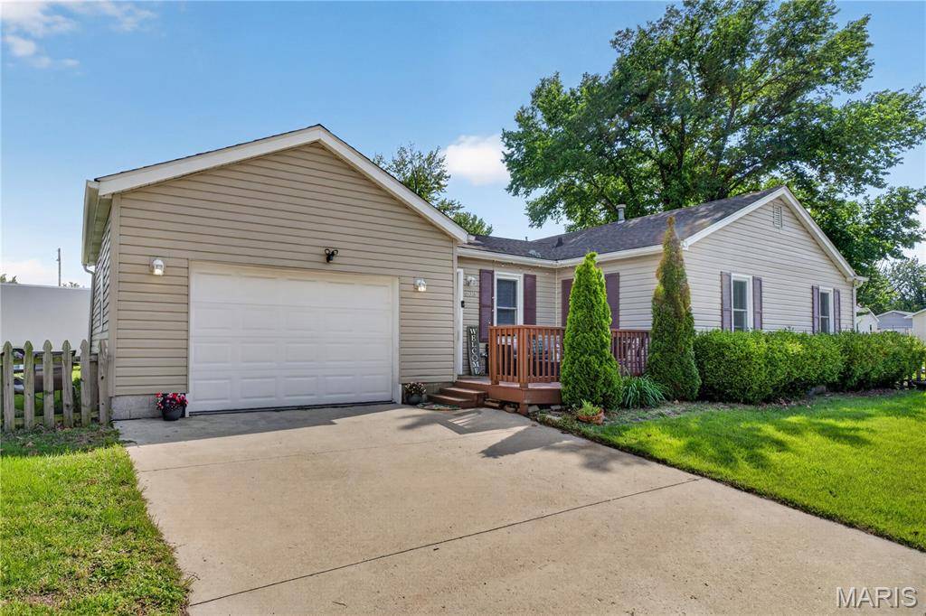 603 Sotier PL, Wood River, IL 62095