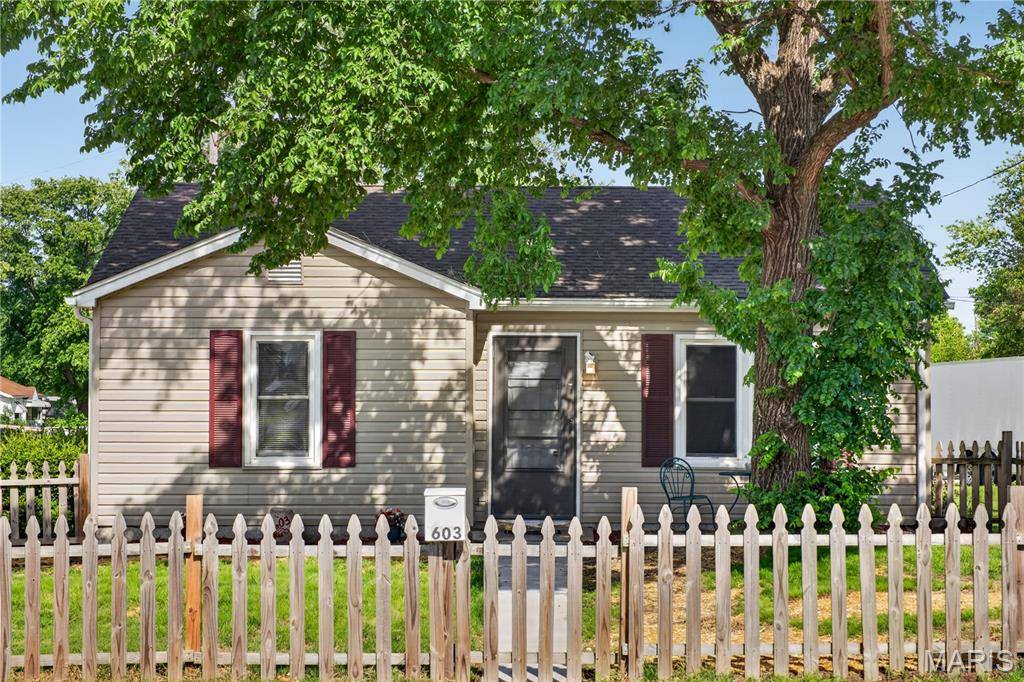 603 Sotier PL, Wood River, IL 62095