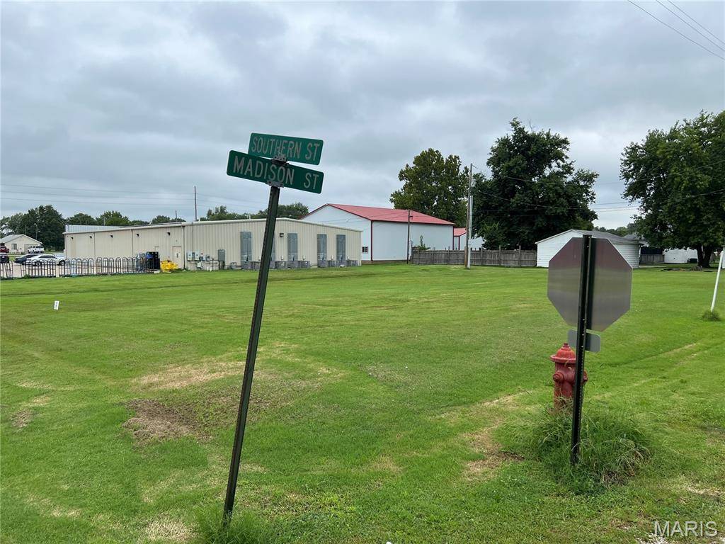 201 Southern ST, Gillespie, IL 62033