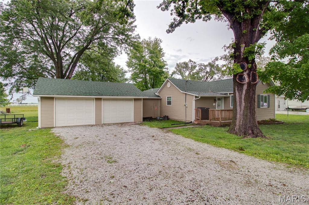 313 E Charles ST, Medora, IL 62063