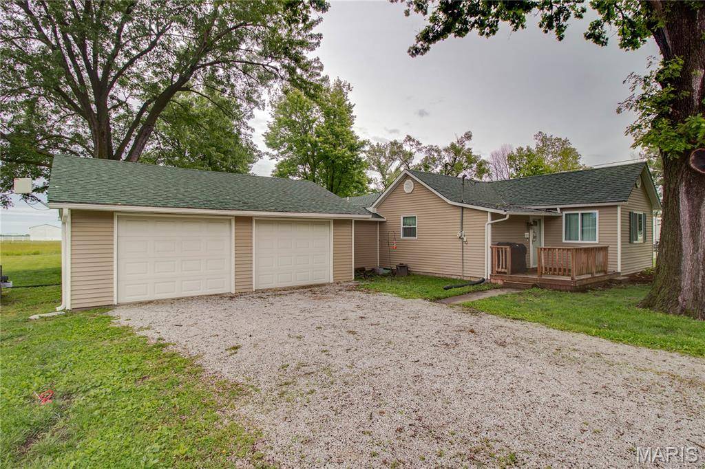 313 E Charles ST, Medora, IL 62063