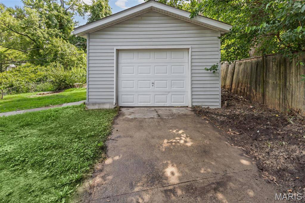 7019 W B ST, Belleville, IL 62223