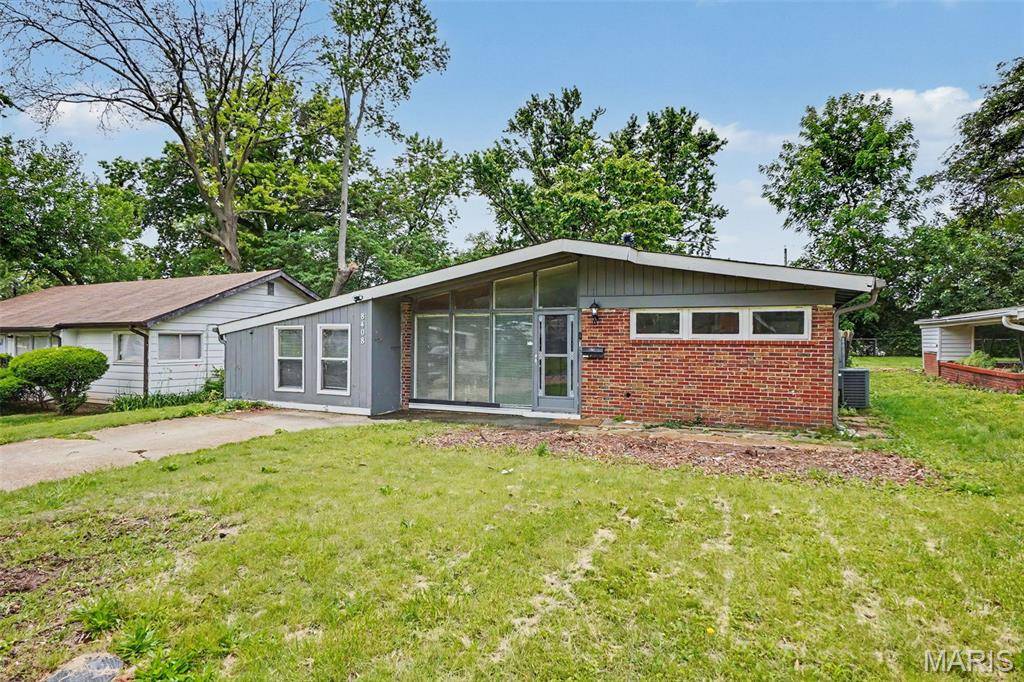 8408 Chalons CT, St Louis, MO 63134