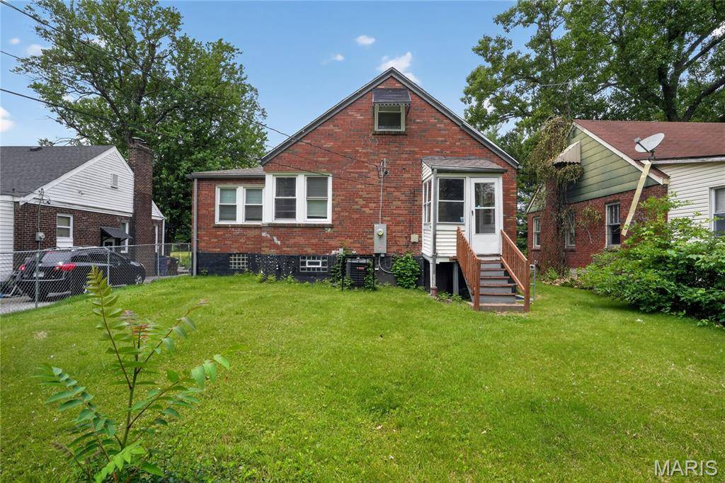 3722 Lawler DR, St Louis, MO 63121