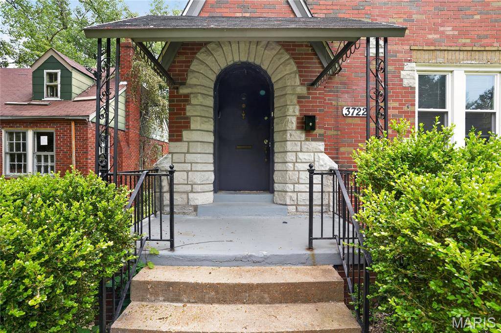 3722 Lawler DR, St Louis, MO 63121