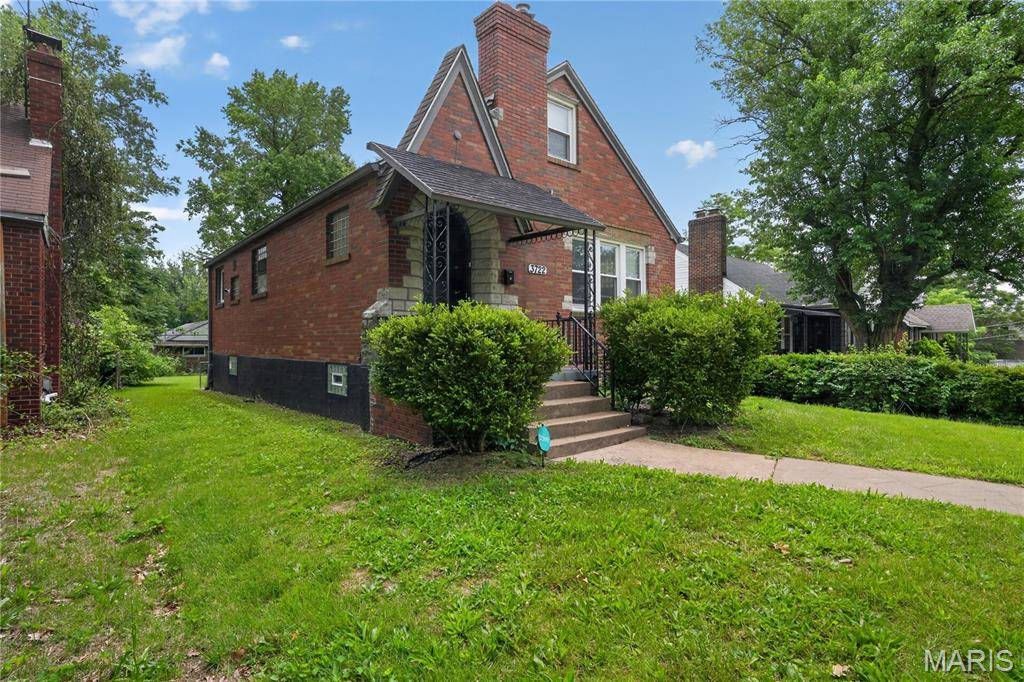 3722 Lawler DR, St Louis, MO 63121