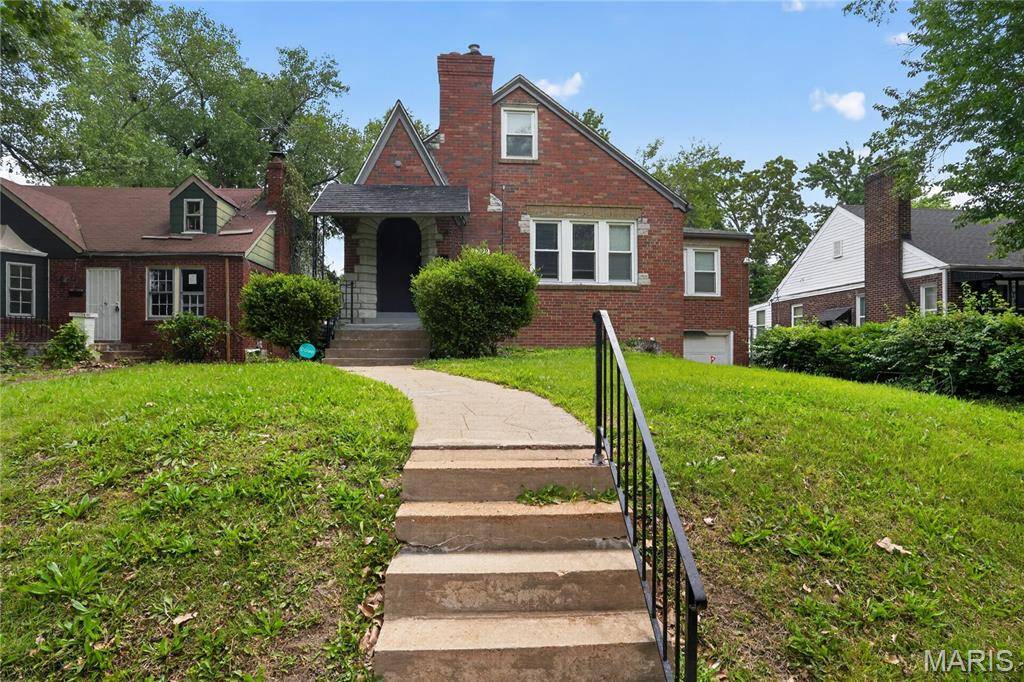 3722 Lawler DR, St Louis, MO 63121