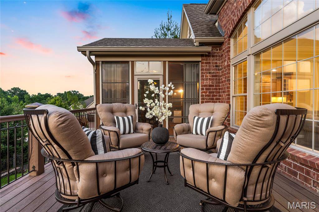 259 Meadowbrook Country Club Estate, Ballwin, MO 63011
