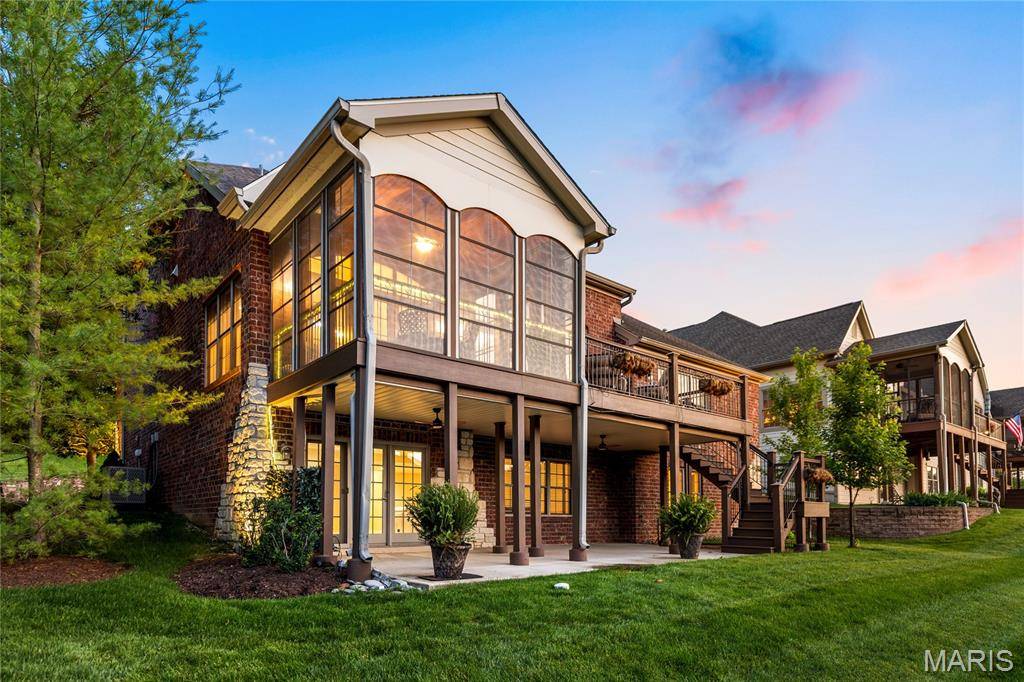 259 Meadowbrook Country Club Estate, Ballwin, MO 63011
