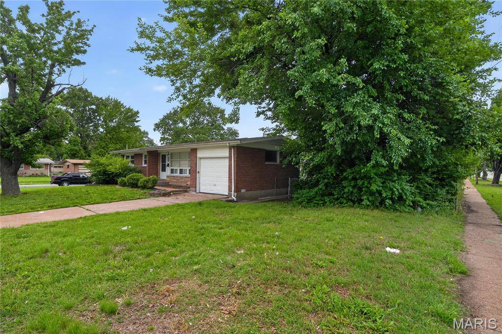 1500 Highmont DR, St Louis, MO 63136