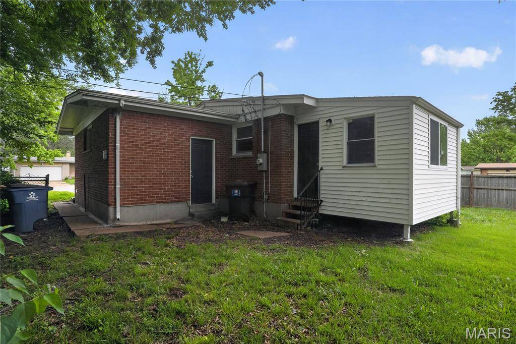 1500 Highmont DR, St Louis, MO 63136