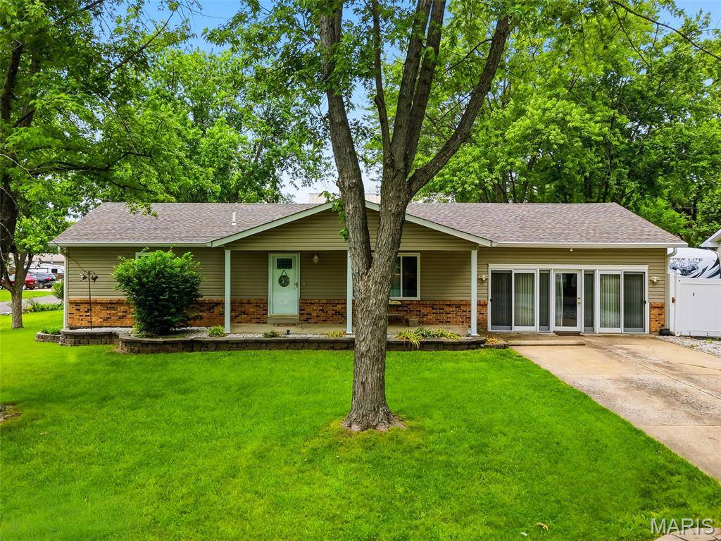 11 S Meadow DR, O'fallon, MO 63366