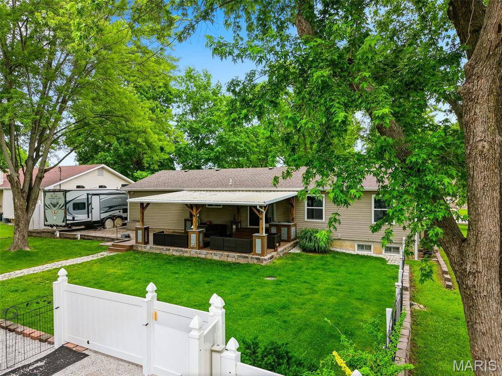 11 S Meadow DR, O'fallon, MO 63366