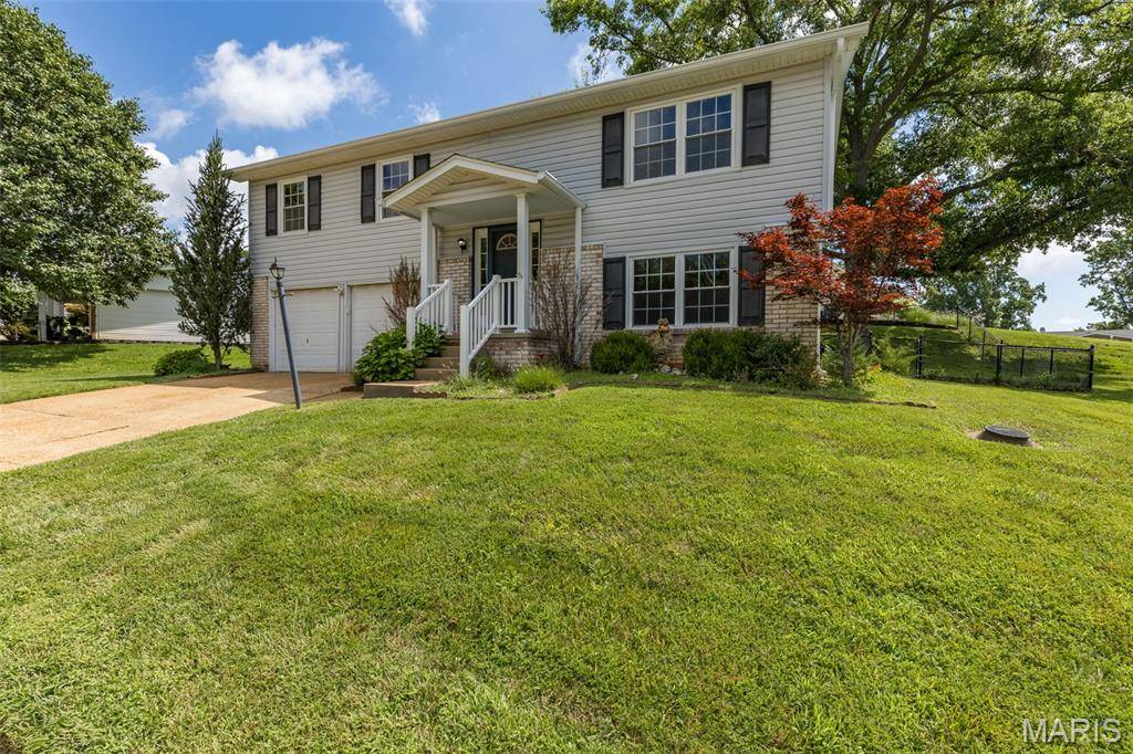 5572 Brookton WAY, St Louis, MO 63128