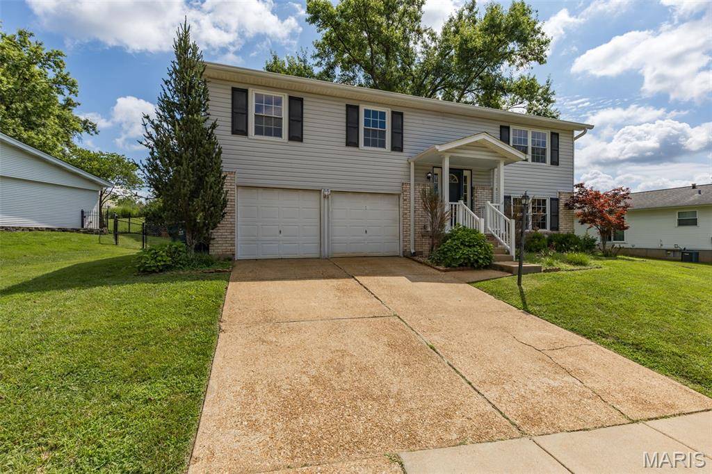 5572 Brookton WAY, St Louis, MO 63128