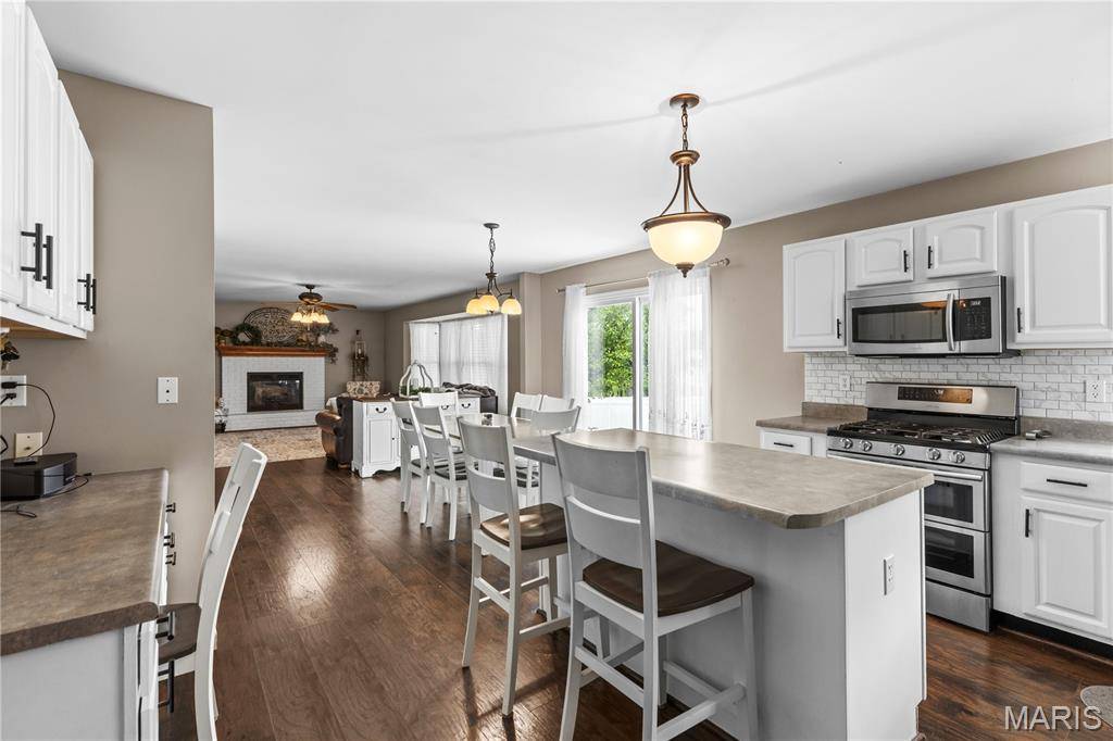 602 Autumn Creek DR, Wentzville, MO 63385