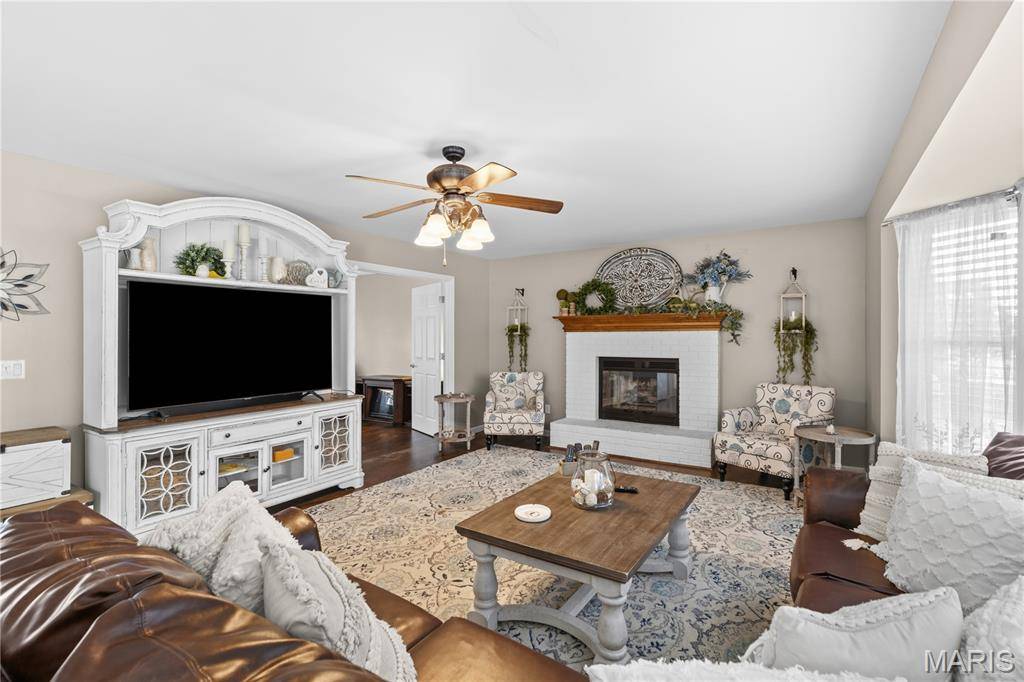 602 Autumn Creek DR, Wentzville, MO 63385