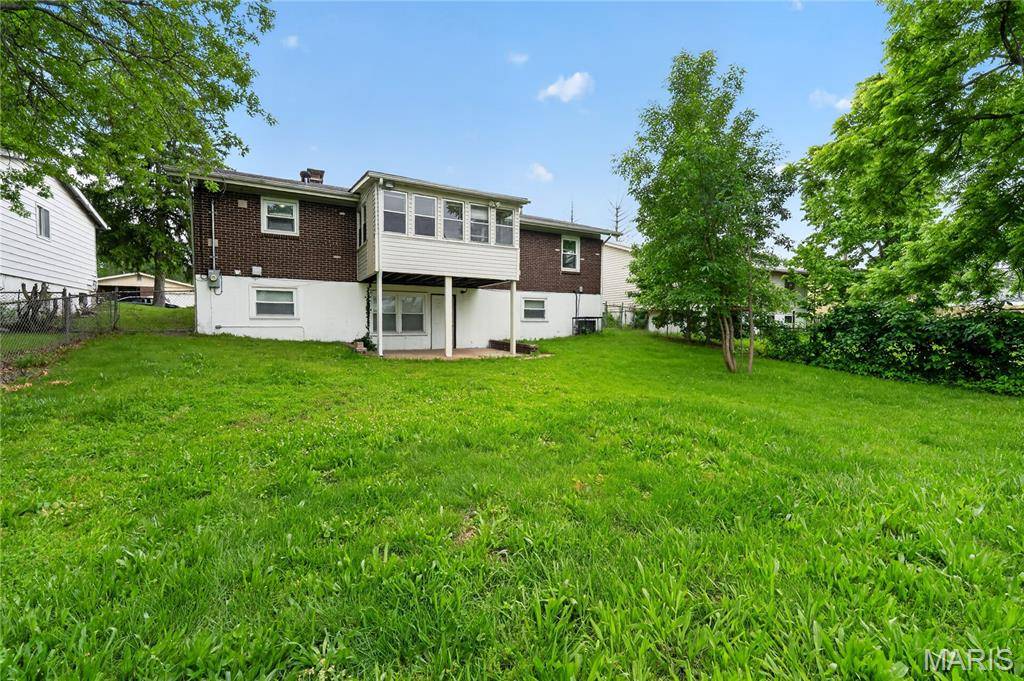 11007 Landseer DR, St Louis, MO 63136