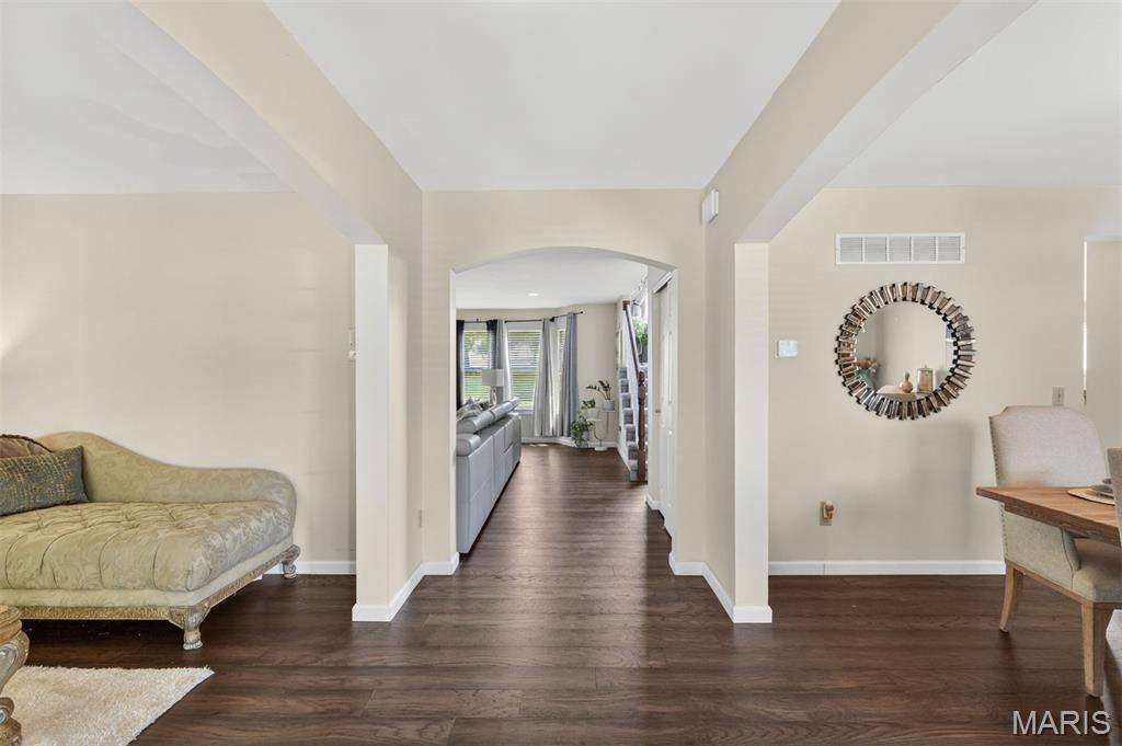 102 August PL, Florissant, MO 63034