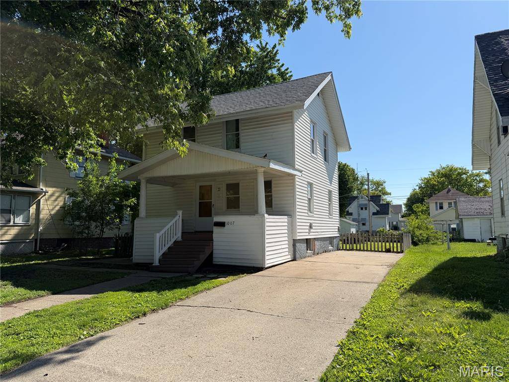 1007 Sumner ST, Carlinville, IL 62626