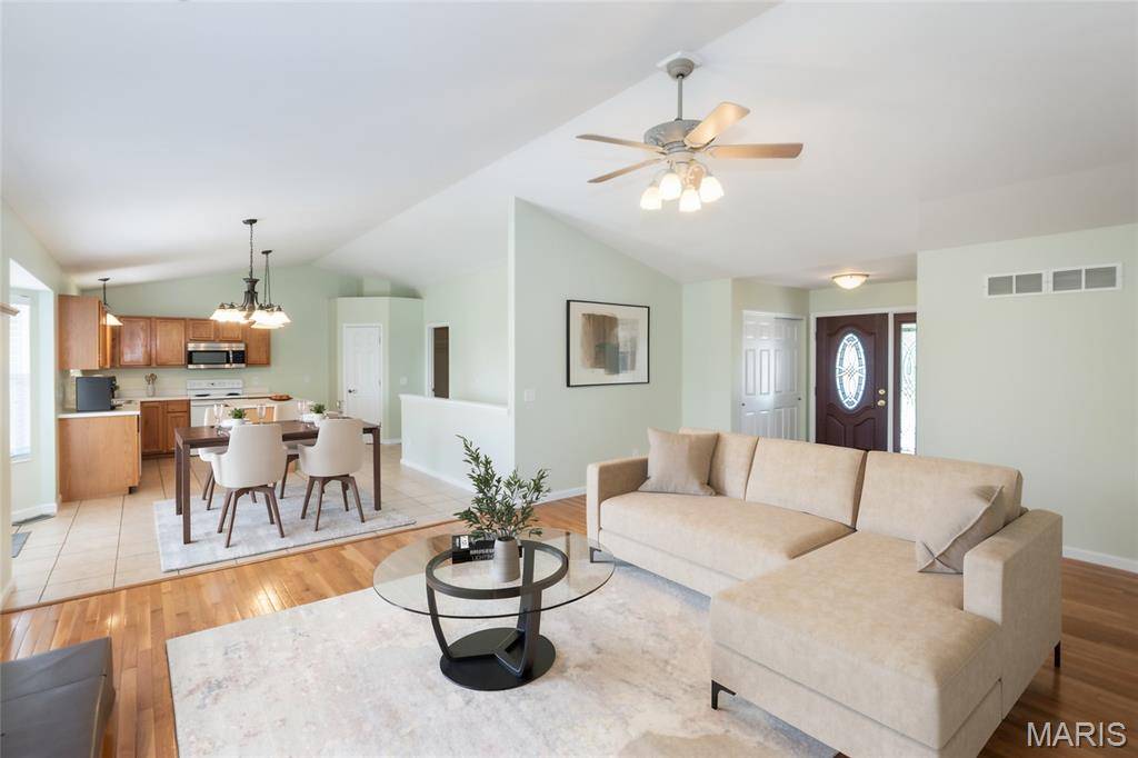 619 Green Tree Meadows DR, Lake St Louis, MO 63367