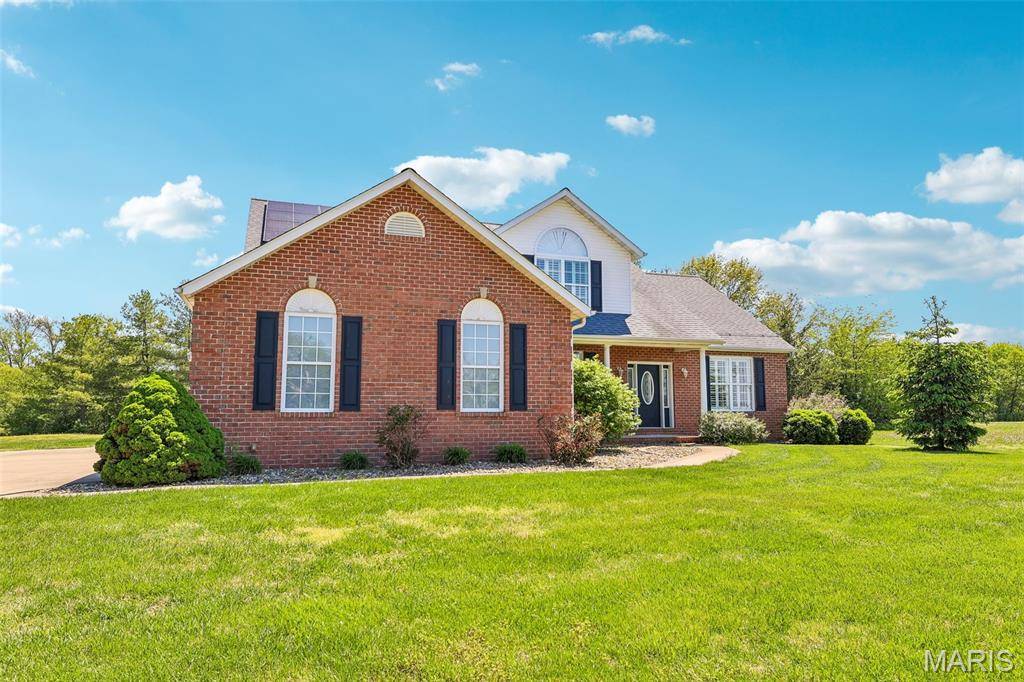 2750 Governors DR, Carlyle, IL 62231