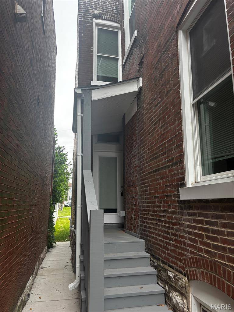 2758 Rutger ST, St Louis, MO 63104