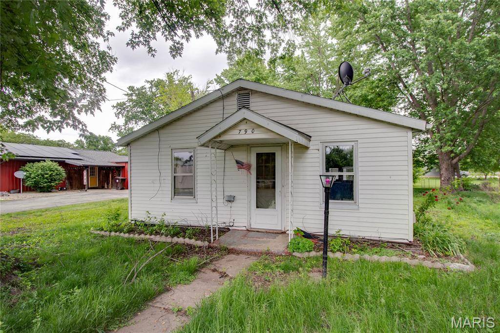 790 Olive ST, White Hall, IL 62092