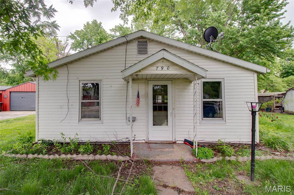 790 Olive ST, White Hall, IL 62092