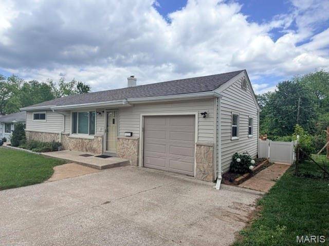 422 Barron LN, Webster Groves, MO 63119