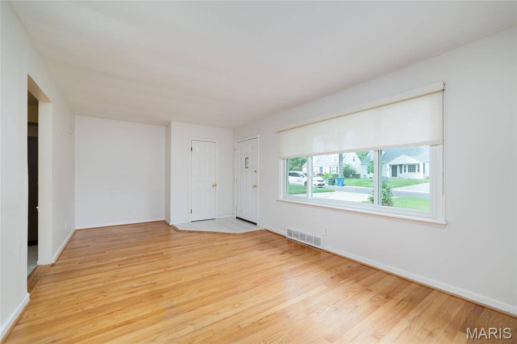 422 Barron LN, Webster Groves, MO 63119