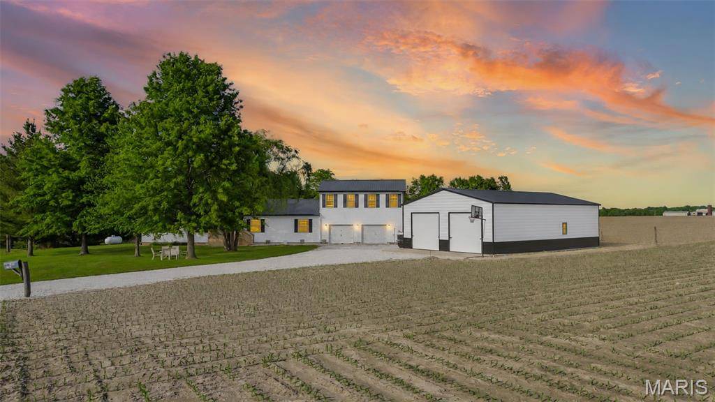 367 NW 175 AVE, Carrollton, IL 62016