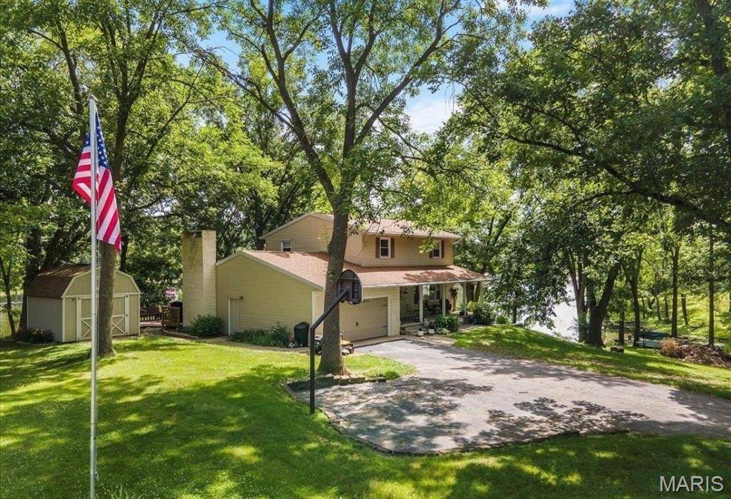 12 Del Mar CT, Taylorville, IL 62568