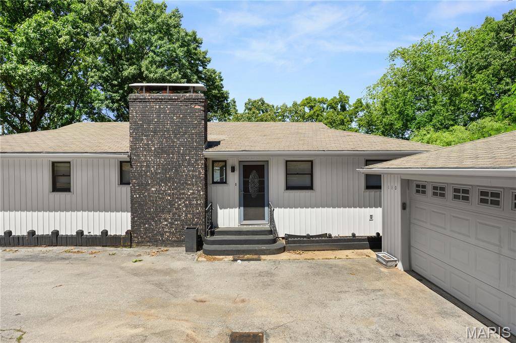180 Borders DR, Lake Ozark, MO 65049