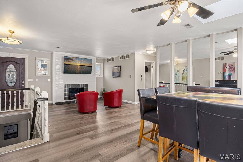 180 Borders DR, Lake Ozark, MO 65049